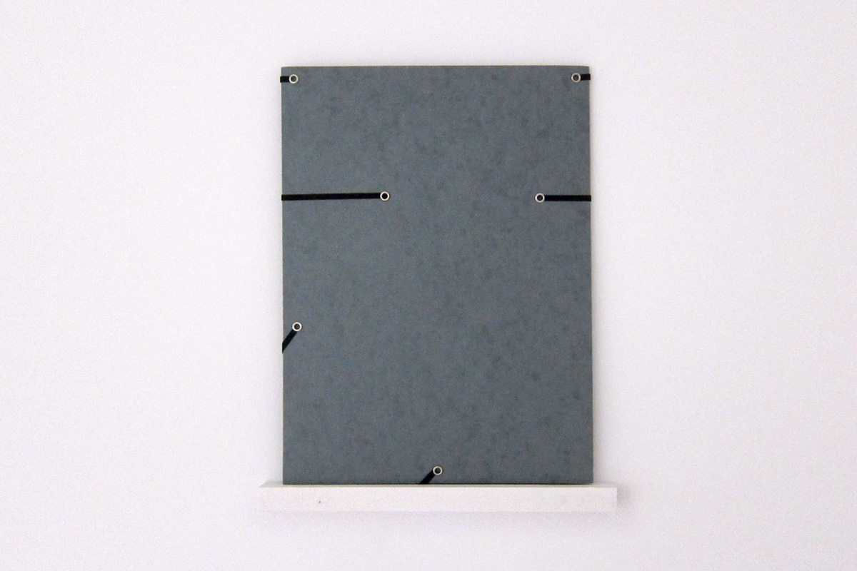 Elsa Werth, ‘Victory Eraser IV’, 2013, pochettes cartonnees, elastiques, rivets metalliques, bois peint, 24x34x2cm